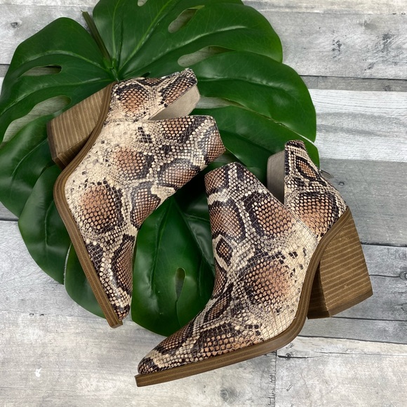 Vince Camuto Shoes - Vince Camuto snakeskin boots gigietta spiced sand